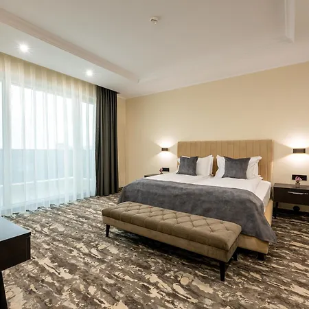 Empire Balneo & מלון היסריה