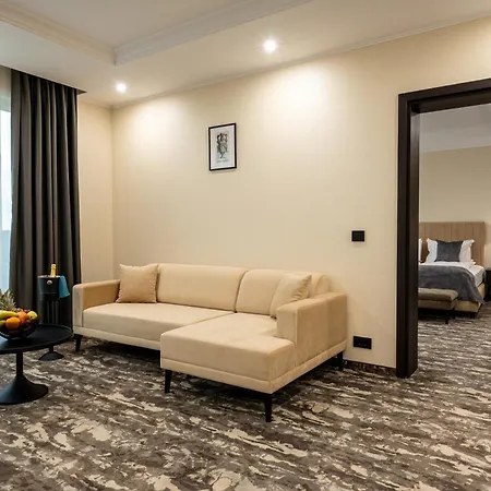 Empire Balneo & מלון היסריה