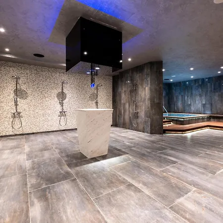 Empire Balneo & 5* היסריה