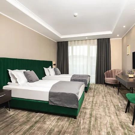 Empire Balneo & מלון היסריה