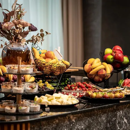 Empire Balneo & Hotell 5*