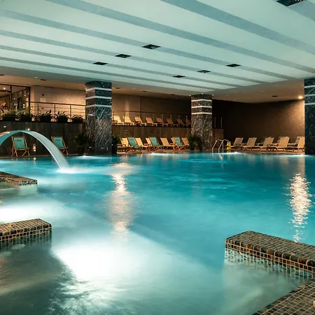 Empire Balneo & Hotell 5*