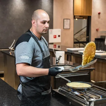 Empire Balneo & מלון