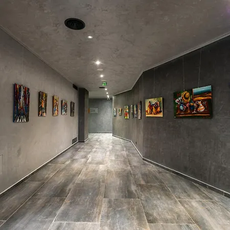 Empire Balneo & 5* היסריה