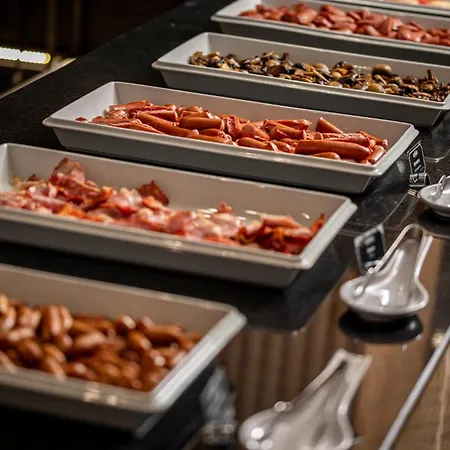 מלון Empire Balneo &