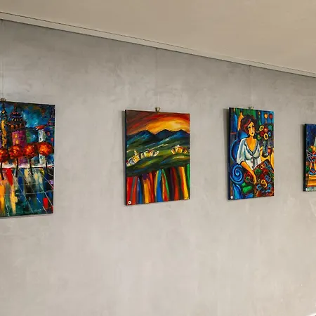 Empire Balneo & מלון