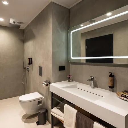 מלון Empire Balneo & היסריה