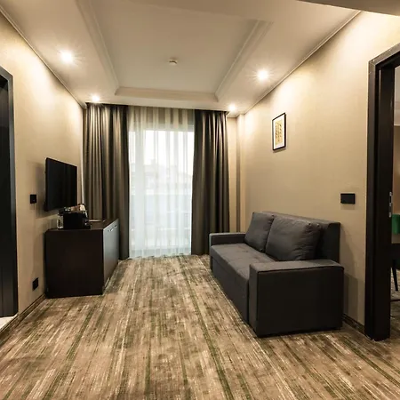 Empire Balneo & מלון היסריה