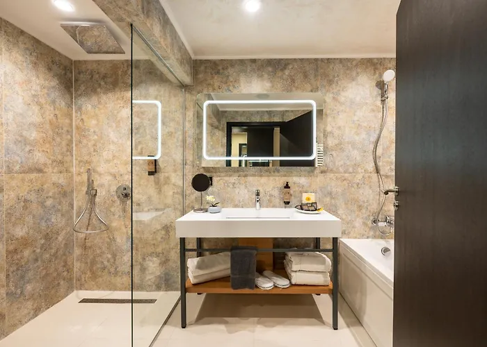 Empire Balneo & Хотел 5*