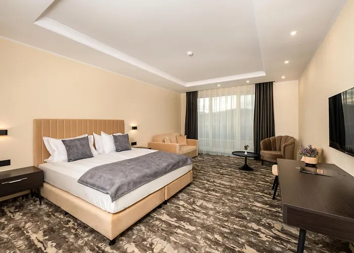 Хотел Empire Balneo & 5*