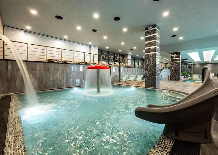 Хотел Empire Balneo & 5*