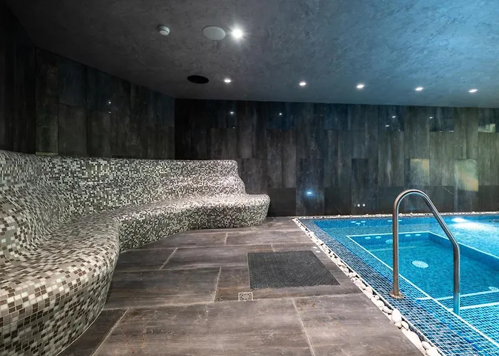 Empire Balneo & Хотел Хисаря