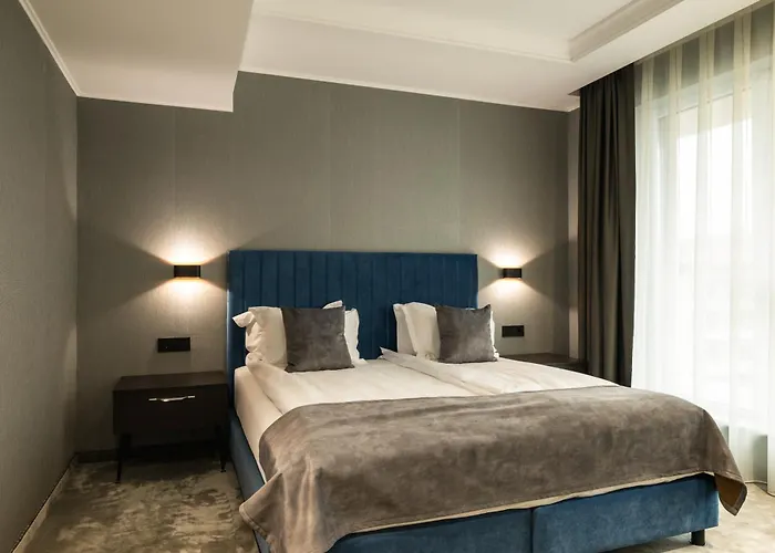 Хотел Empire Balneo & 5*